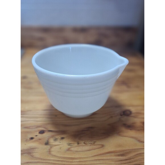 Vintage White Pyrex Glass Mixing Bowl #4 Pour Spout Hamilton Beach 6.25" X 4.5" - Picture 4 of 8
